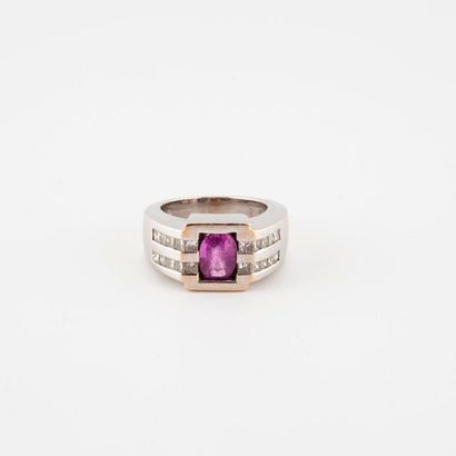 Rhodium-plated yellow (750) gold signet ring,...