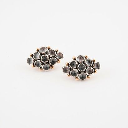 Pair of ear clips in yellow gold (750) and...