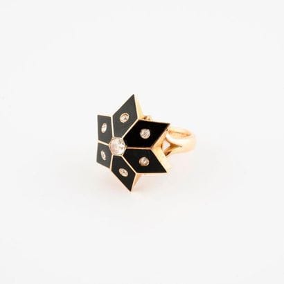 Yellow gold ring (750) with a star-shaped...