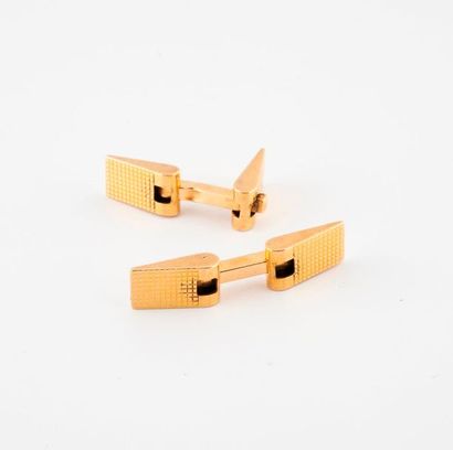 Pair of cufflinks in yellow gold (750) with...