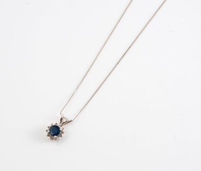 White gold (585) Venetian link necklace and...