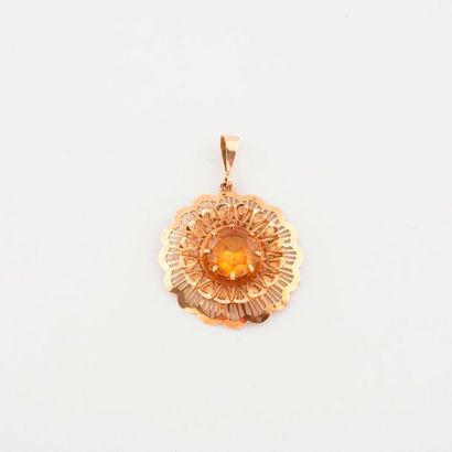 Circular pendant in openwork yellow gold...