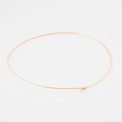 Thin rigid necklace in yellow gold (750)....