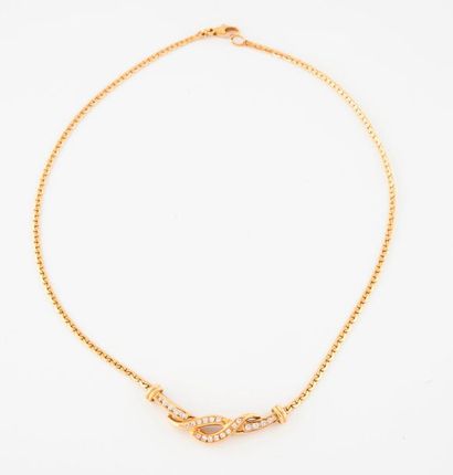 Necklace in yellow gold (750) with a flat...