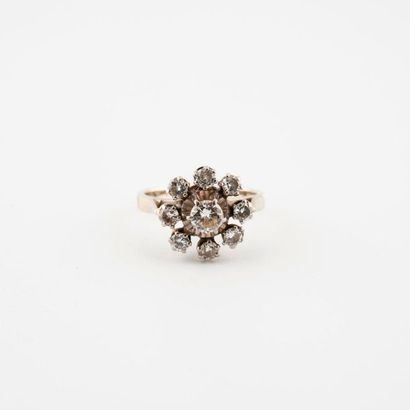 Flower ring in white gold (750) set with...