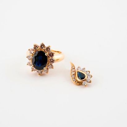 Yellow gold (750) daisy ring centered on...