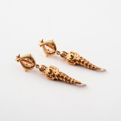 Paire de pendants d'oreilles en or jaune...