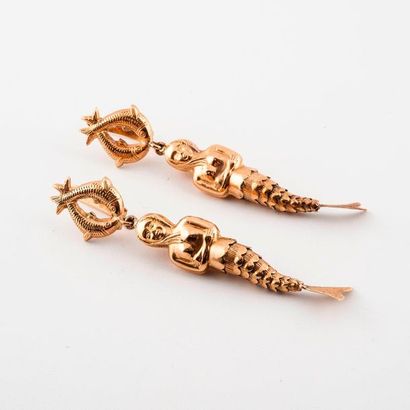 Paire de pendants d'oreilles en or jaune...