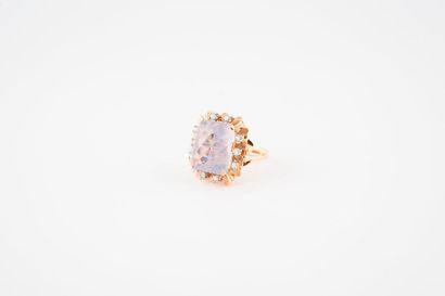 Bague en or jaune (750) centrée d'un quartz...