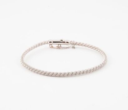 Bracelet jonc souple en or gris (750) à maille...