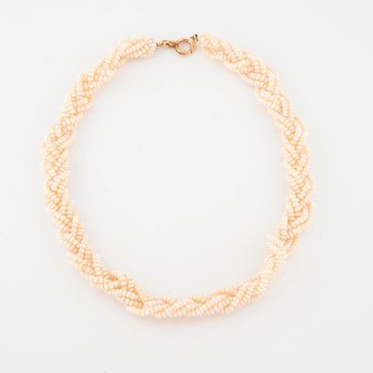 Collier ras de cou formé d'une tresse de...