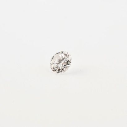 Diamant taille brillant sur papier.

Poids...