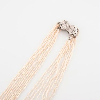 Collier à neuf rangs de semences de perles...
