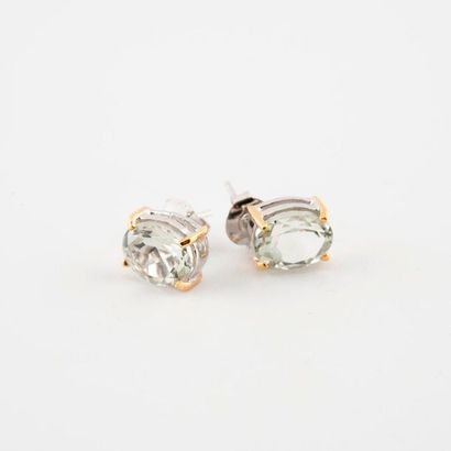 Paire de clous d'oreilles en argent (min....