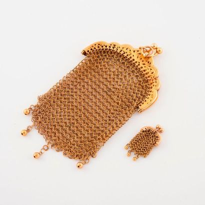 Yellow gold mesh purse (750). Openwork clasp...