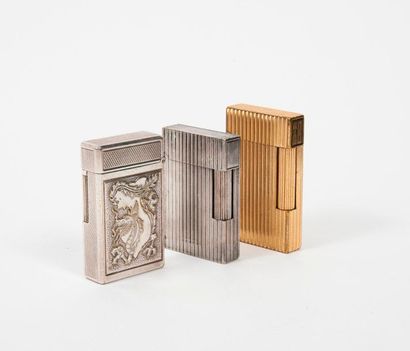 S.T.Dupont


Set of three lighters in silver...