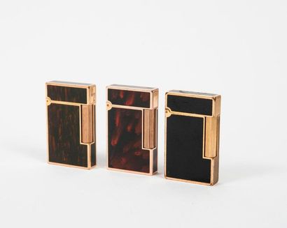 S.T.Dupont


Set of three lighters in gold...