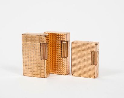 S.T.Dupont


Set of three lighters in gilt,...