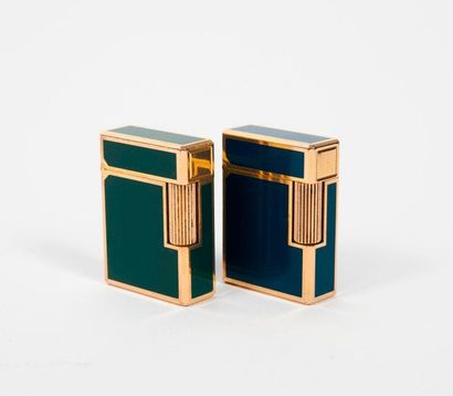 S.T.Dupont


Set of two lighters in gold...