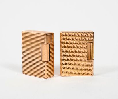 S.T.Dupont


Set of two gilt metal lighters,...