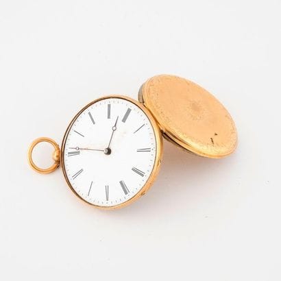 Gusset watch in yellow gold (750). 

Centered...
