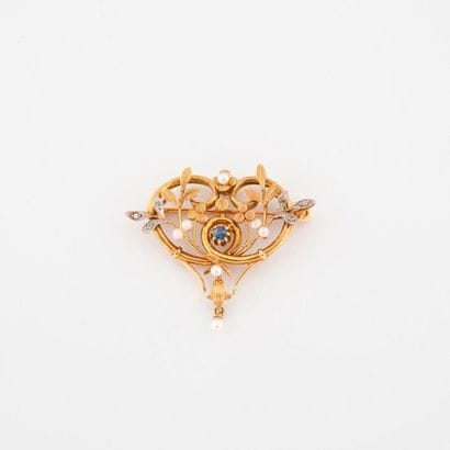 Openwork heart brooch in yellow and white...