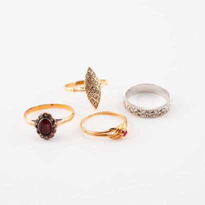 Set of four yellow or white gold rings (750)...