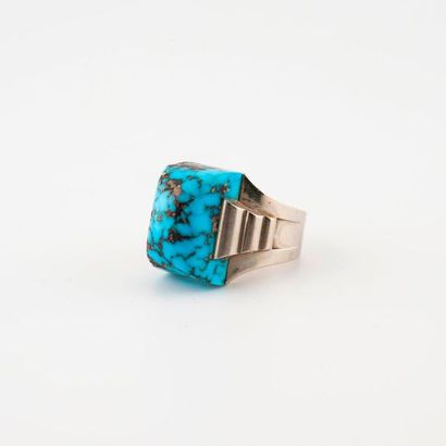 White gold (750) signet ring set with a large...