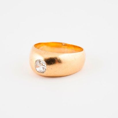 Yellow gold (750) ring set with an old cut...