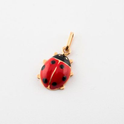 Small pendant in yellow gold (750) featuring...