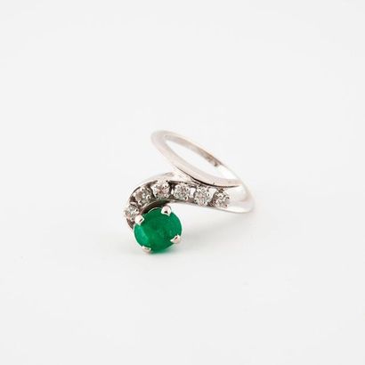 Asymmetrical ring in white gold (750) set...