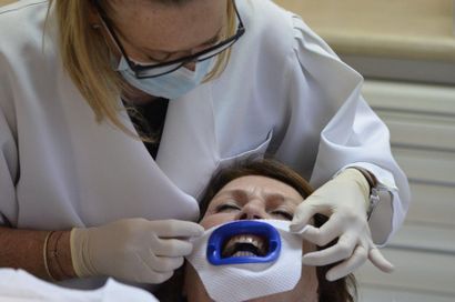Dr Isabelle Schwartz
Tooth whitening with...