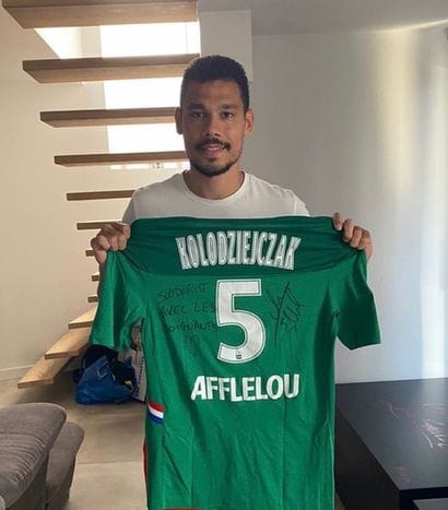 Timothee Kolodziejak
Football jersey signed...