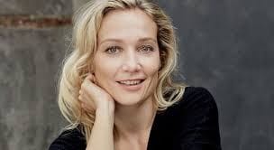 Caroline Vigneaux
1 hour of oral expression...
