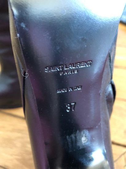Anne ROUMANOFF
Saint Laurent boots worn twice....