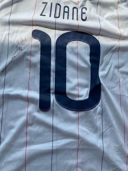Zinedine ZIDANE
Football jersey signed Zinedine...