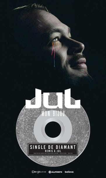 JUL
Single de diamant remis à l'artiste Jul...
