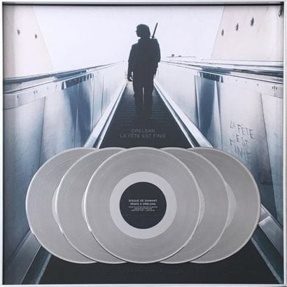 ORELSAN

Diamond disc awarded to the artist...