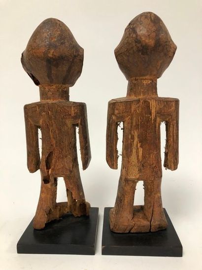 GHANA, Ewé

Pair of twins.

In carved wood,...
