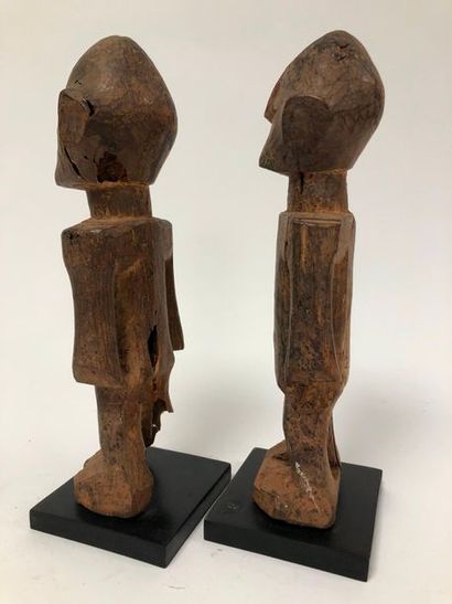 GHANA, Ewé

Pair of twins.

In carved wood,...