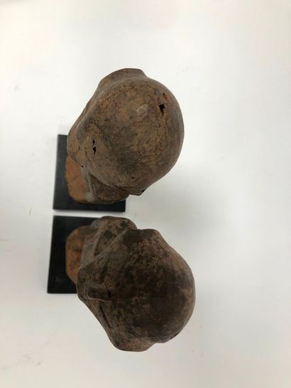 GHANA, Ewé

Pair of twins.

In carved wood,...