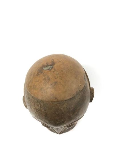NIGERIA, Idoma

Top of the crest.

Of wood...