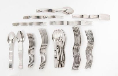 ERCUIS
FB7 

A silver plated metal dinner...