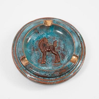 Ashtray 

In blue and white speckled enamelled...