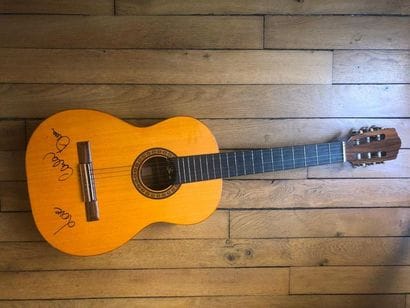 Carla Bruni
6-string guitar offered and autographed...