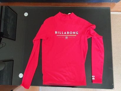 BILLABONG
2 Billabong men's surf outfits...