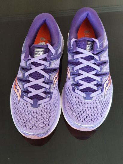 SAUCONY
2 pairs of running sneakers for men...
