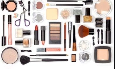 NELLY PIERDET
An hour of make-up beauty makeover...