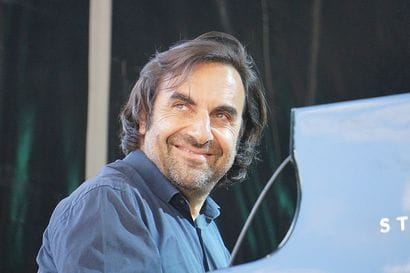 ANDRÉ MANOUKIAN
One hour of piano lessons...
