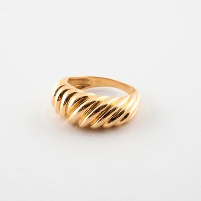 Bague jonc en or jaune (750), godronnée.

Poids...